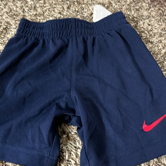 Nike - Picture 3 of 3